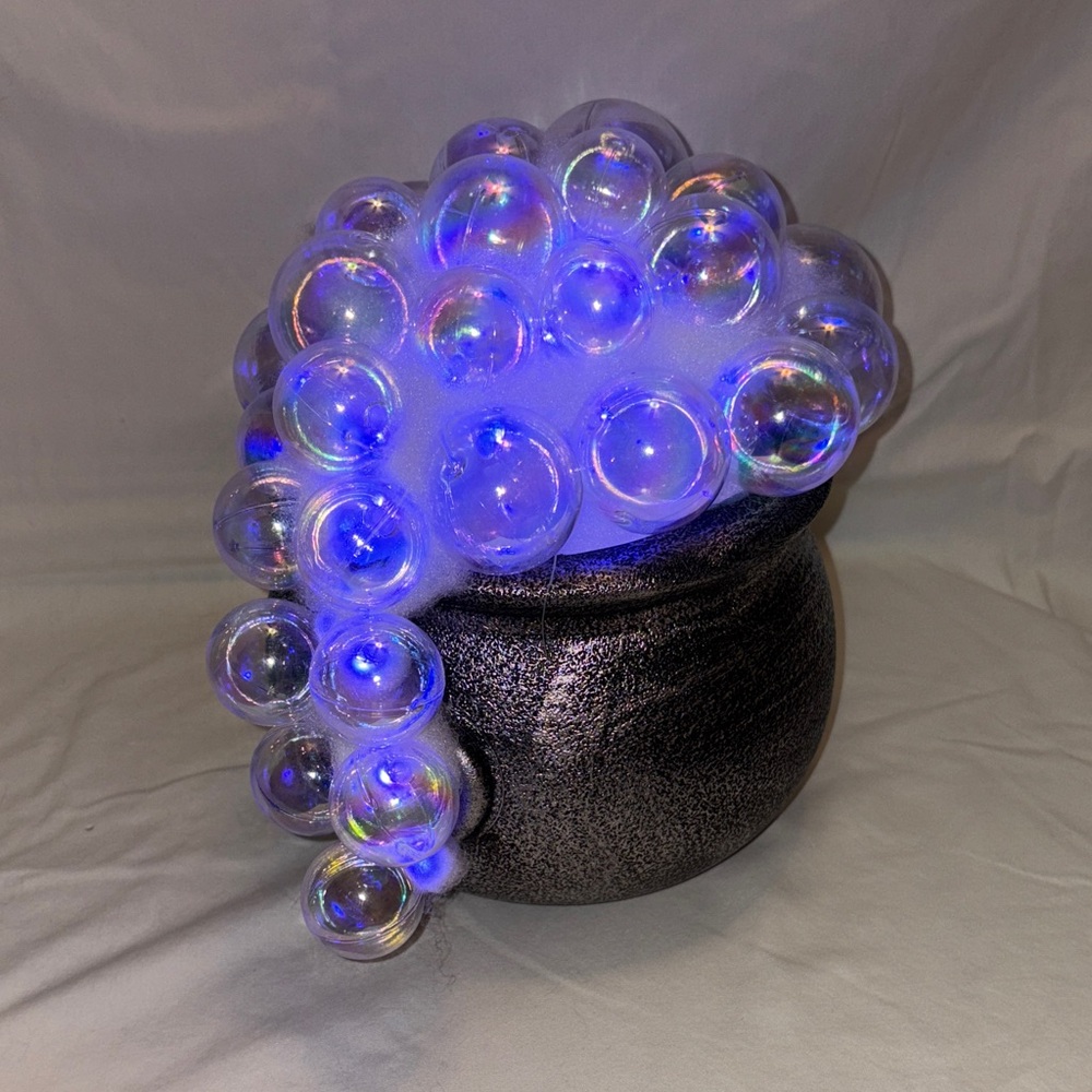 Light Up Bubble Caldron  NWT